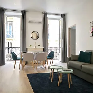 Urban 3 Apartamento